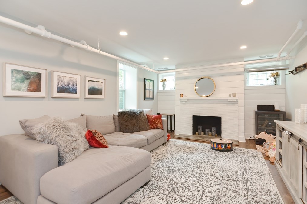 1133 Brook Rd, Milton MA  02186-4117 exterior