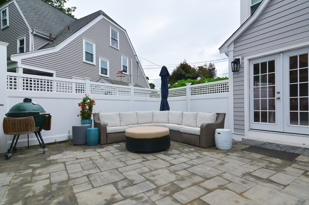 1133 Brook Rd, Milton MA  02186-4117 exterior