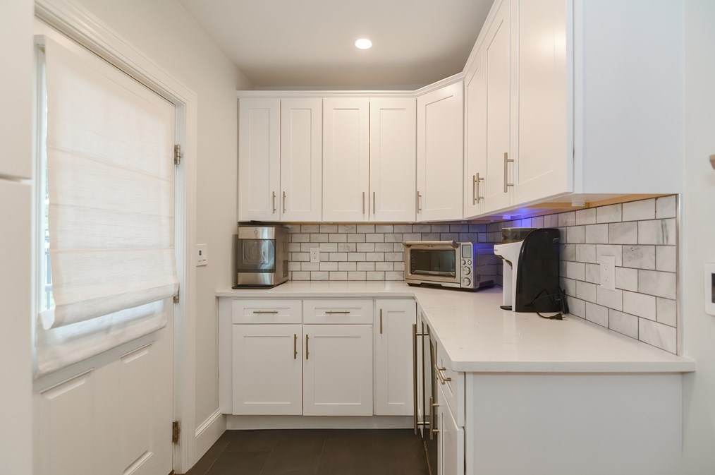 1133 Brook Rd, Milton MA  02186-4117 exterior