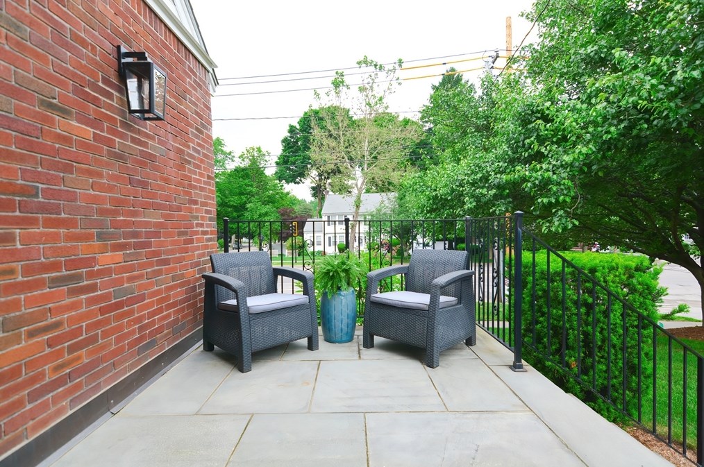 1133 Brook Rd, Milton MA  02186-4117 exterior