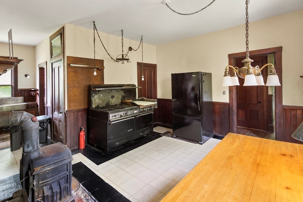 187 Howard St, West Bridgewater MA 02379-1710 exterior