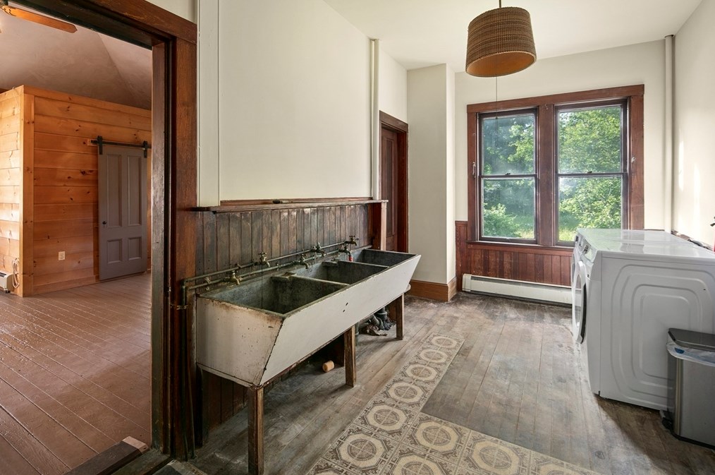 187 Howard St, West Bridgewater MA 02379-1710 exterior