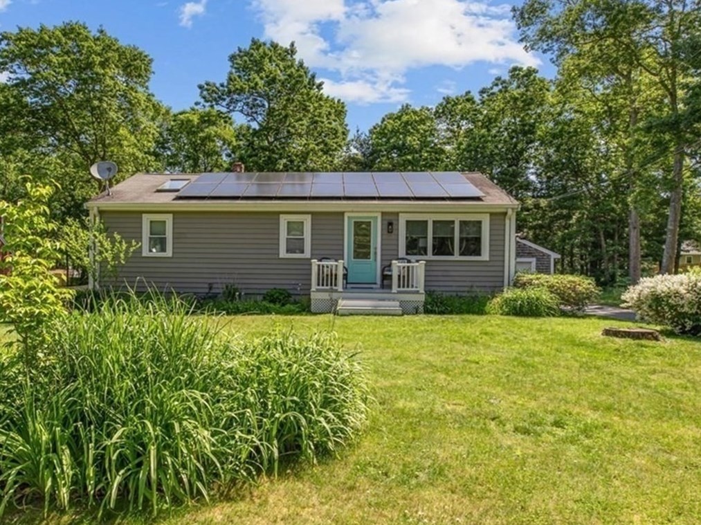 24 Woodbine Dr, Plymouth, MA 02360