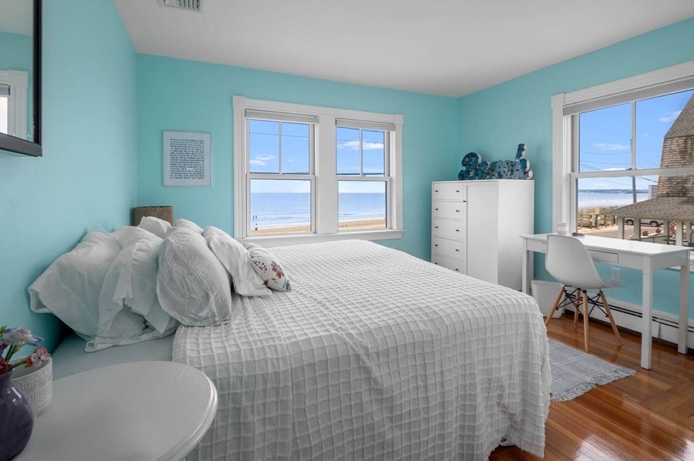 72 B St, Hull MA  02045-1941 exterior