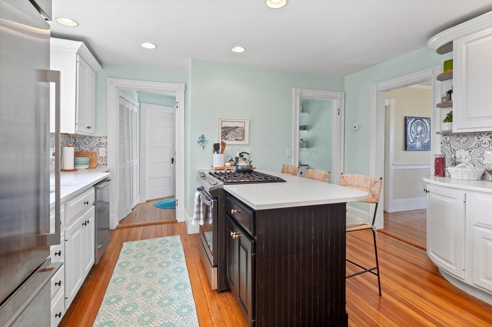 72 B St, Hull MA  02045-1941 exterior