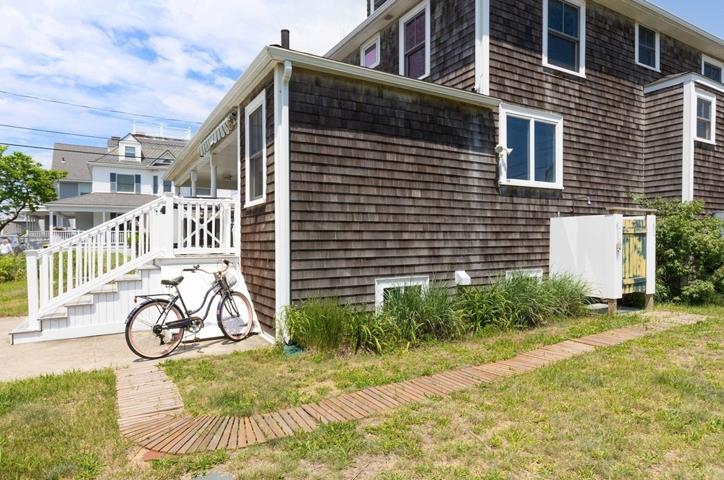 72 B St, Hull MA  02045-1941 exterior