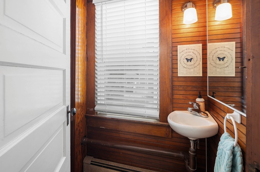 72 B St, Hull MA  02045-1941 exterior