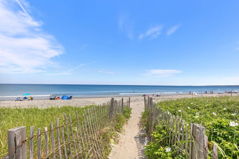 72 B St, Hull MA  02045-1941 exterior