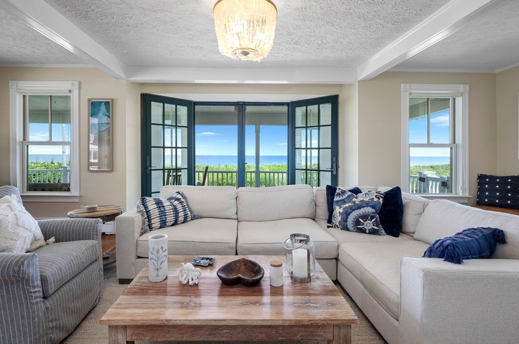 72 B St, Hull MA  02045-1941 exterior