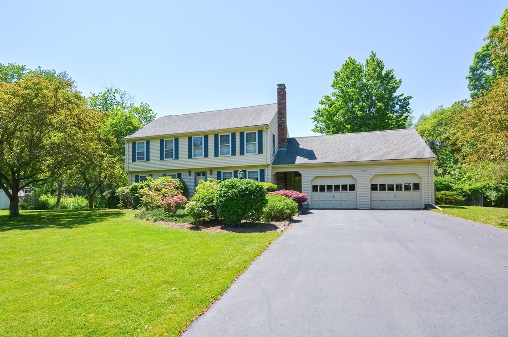 18 Lisa Dr, North Attleboro, MA 02760 exterior