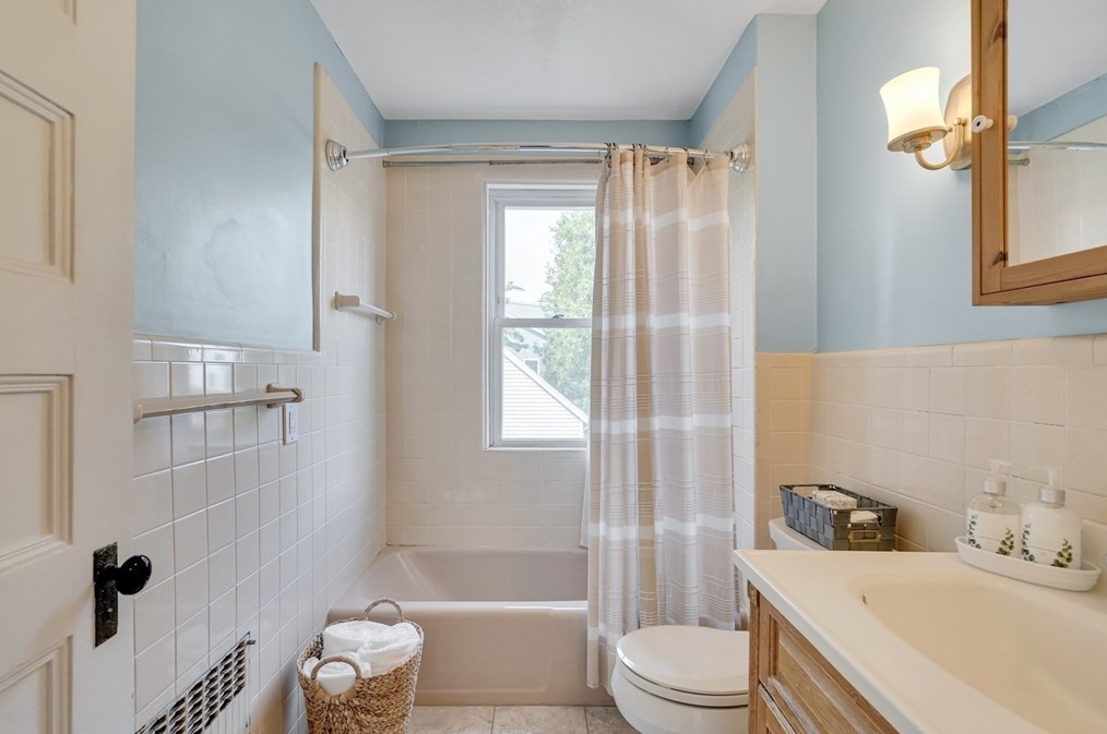 93 Warren St, Arlington MA 02474-5235 exterior