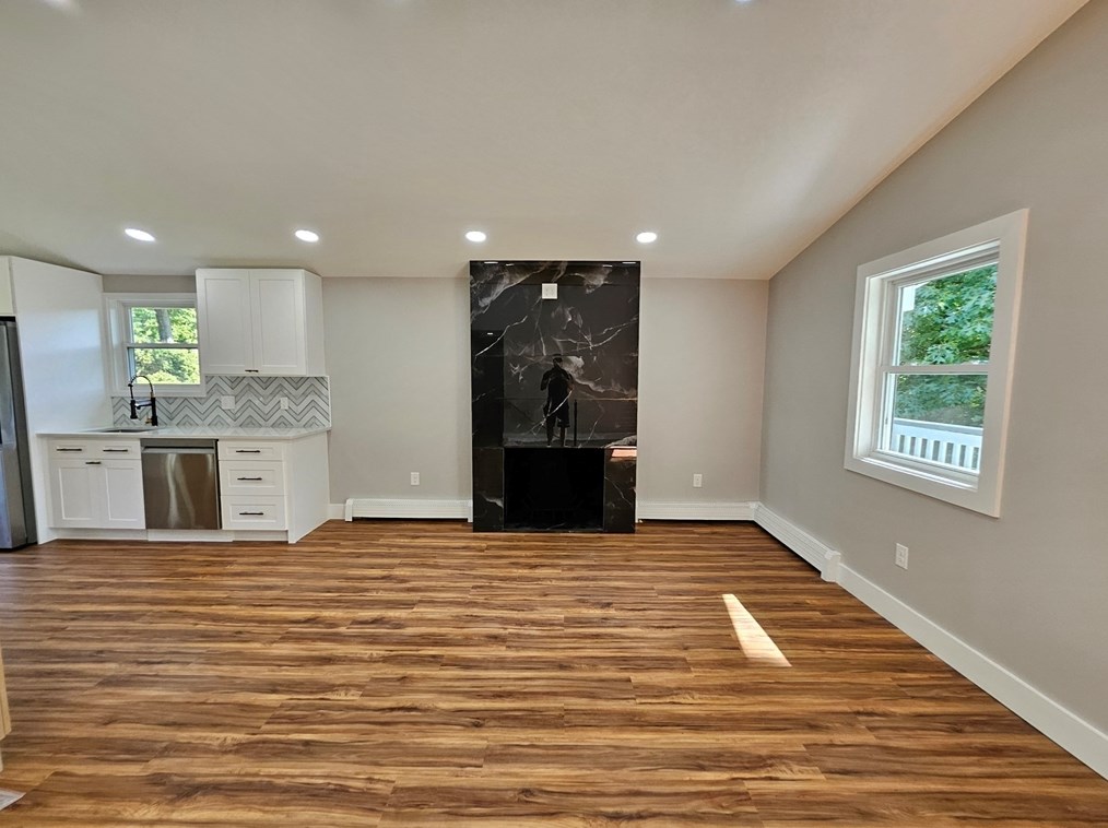 139 Avis Ave, Dracut MA 01826-2607 exterior