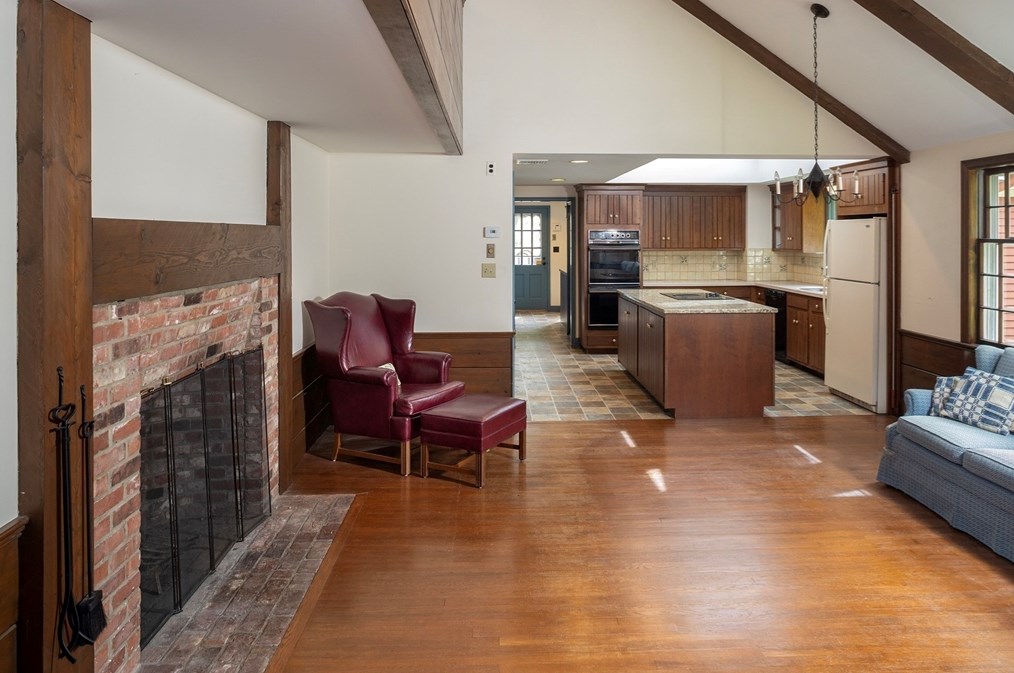 12 Queen Anne Ln, Hingham MA 02043-3904 exterior