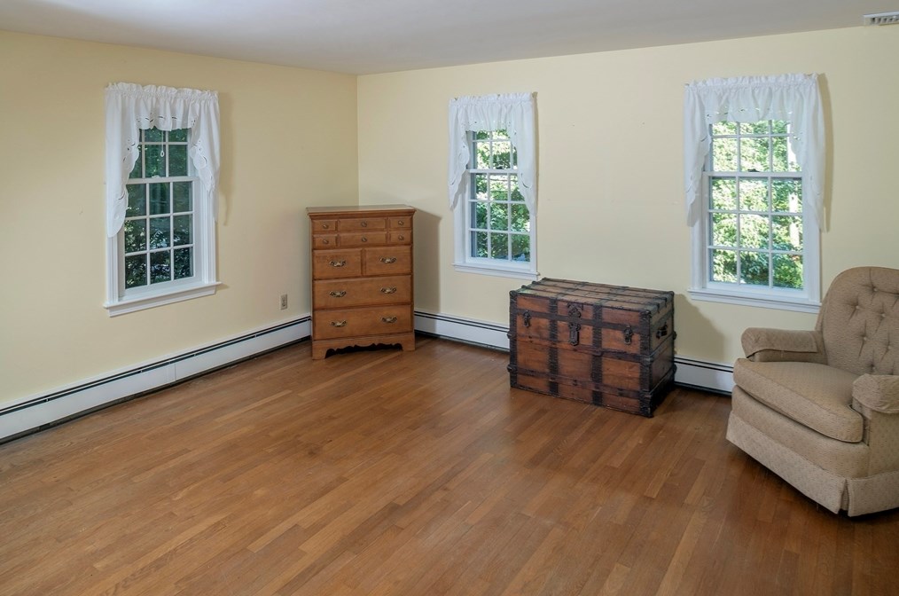 12 Queen Anne Ln, Hingham MA 02043-3904 exterior