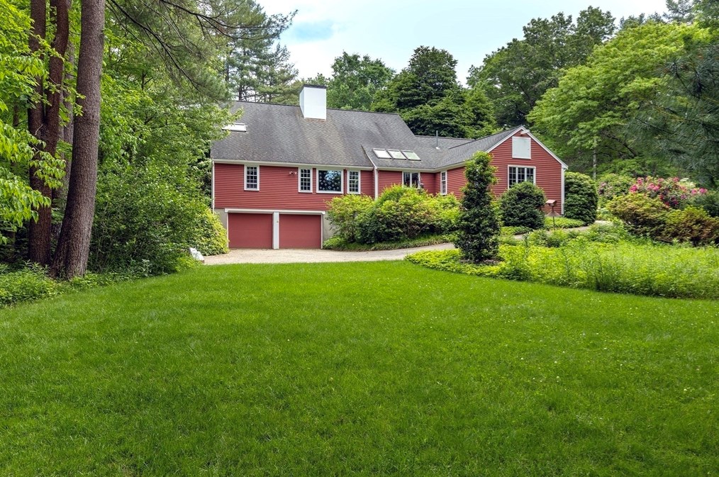 12 Queen Anne Ln, Hingham MA 02043-3904 exterior