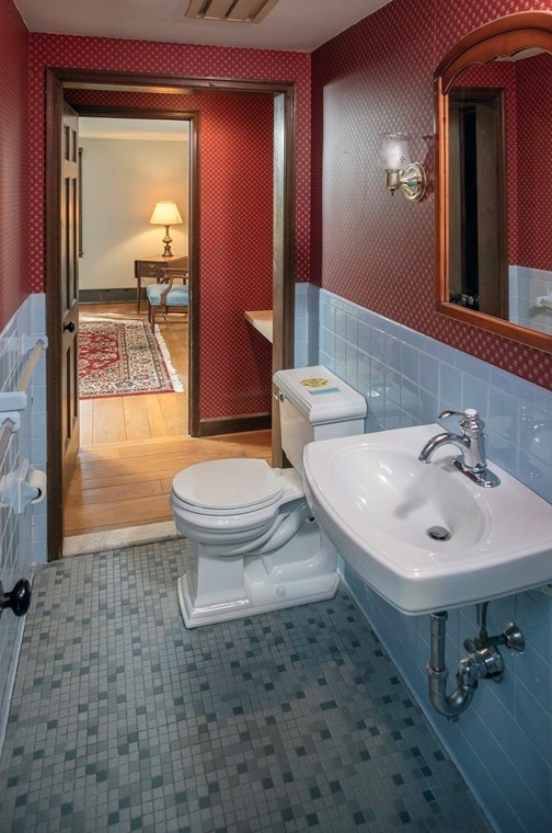 12 Queen Anne Ln, Hingham MA 02043-3904 exterior