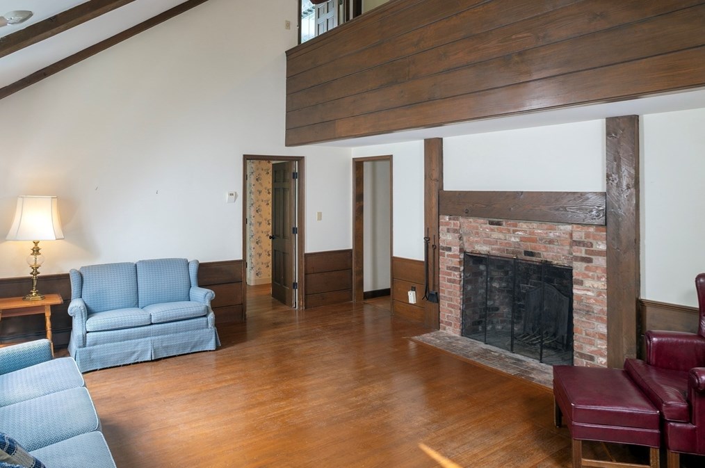 12 Queen Anne Ln, Hingham MA 02043-3904 exterior