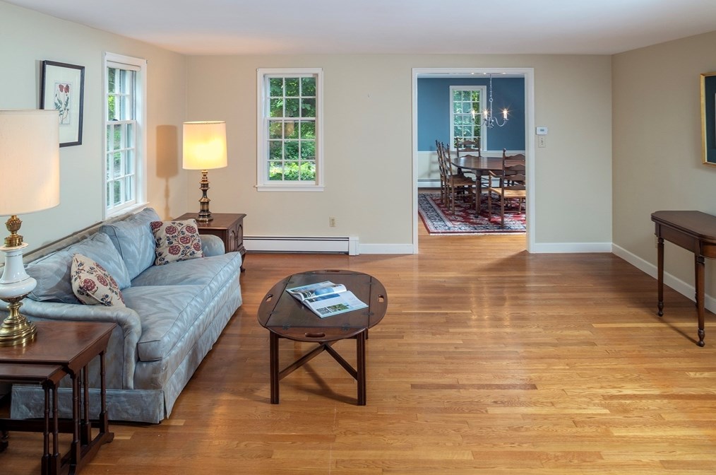 12 Queen Anne Ln, Hingham MA 02043-3904 exterior