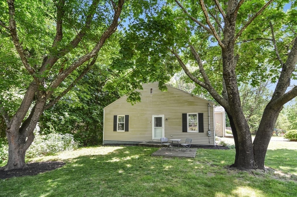 26 Fuller St, Seekonk MA 02771-6006 exterior