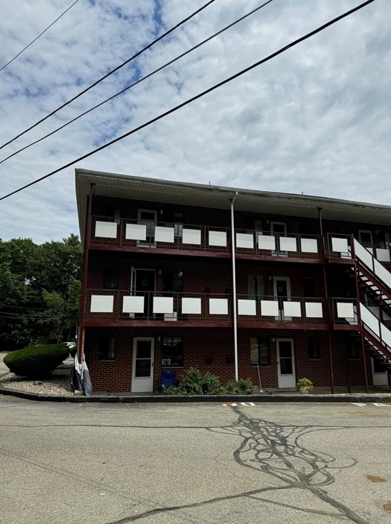30 Colonial Dr, Andover MA  01810-7343 exterior