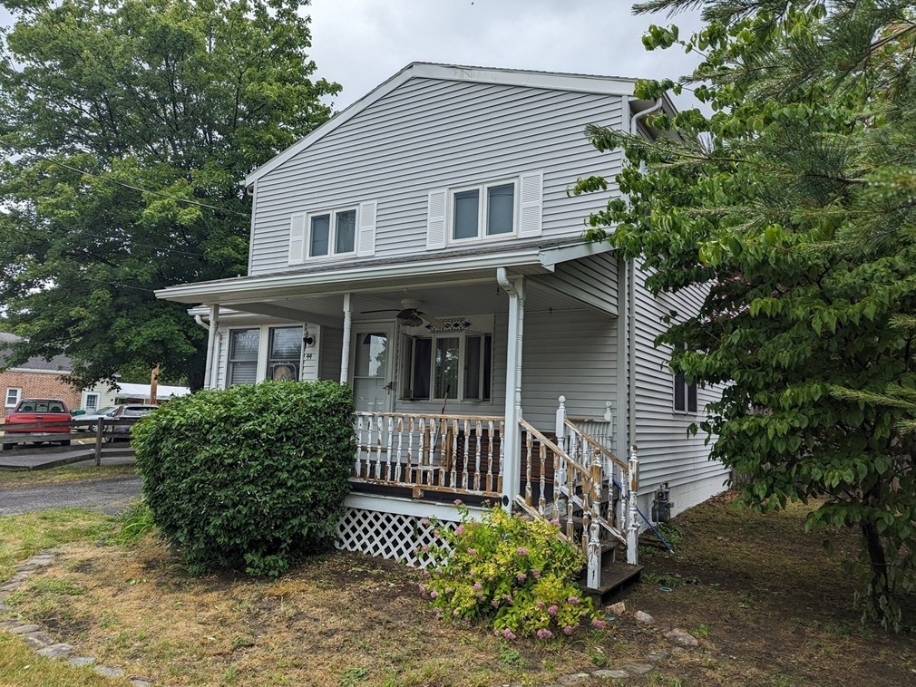 44 Beaudry Ave, Chicopee, MA 01020