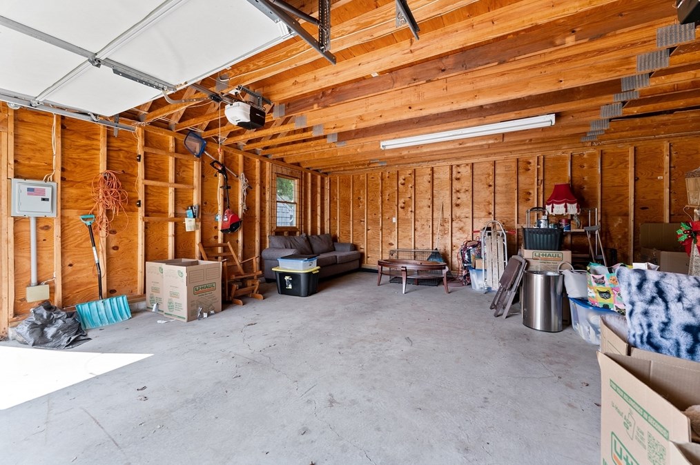 14 Prospect St, Agawam MA 01001-1403 exterior