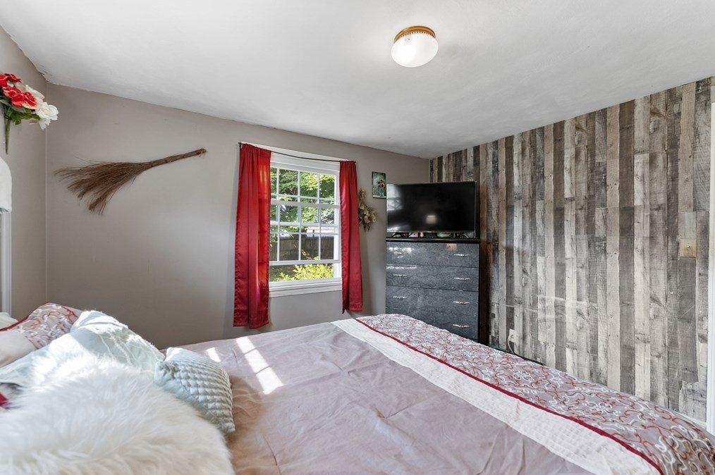 14 Prospect St, Agawam MA 01001-1403 exterior