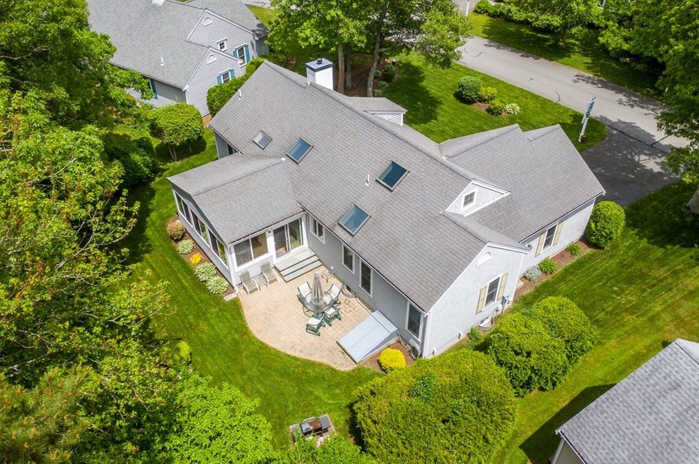 65 Daybreak Ln, Hyannis, MA 02601 exterior