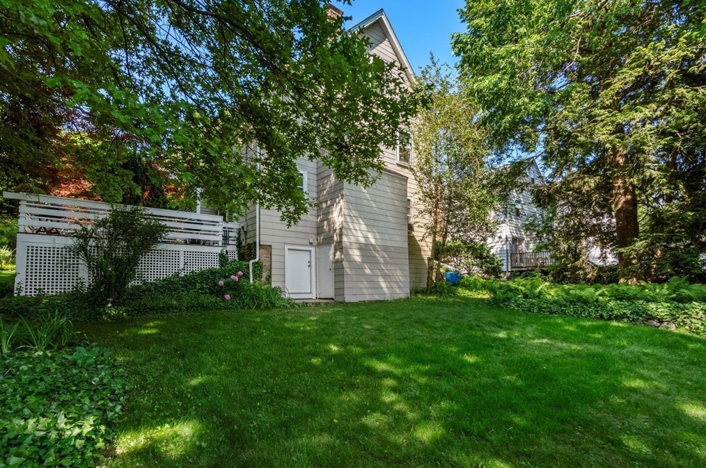 14 Parker Ave, Newton MA 02461-1815 exterior