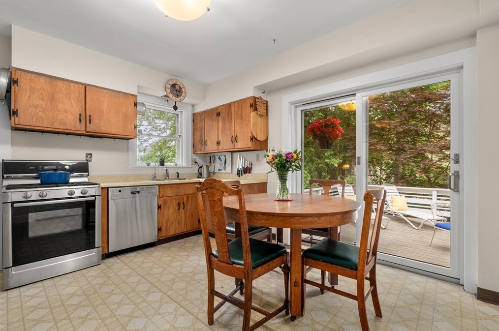 14 Parker Ave, Newton MA 02461-1815 exterior