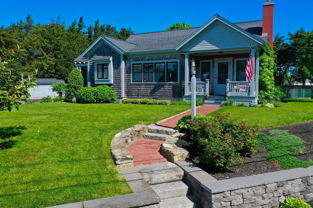 44 Arlington Rd, Plymouth, MA 02360