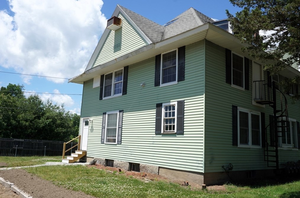 64 Mill St, East Pepperell, MA 01463-1488