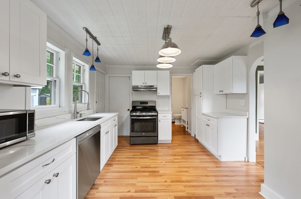 46 Roosevelt Rd, Weymouth MA 00021 exterior