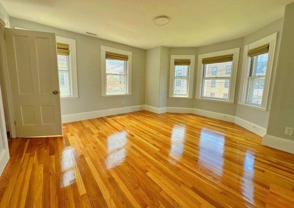 18 Newton St #2, Waltham, MA 02453