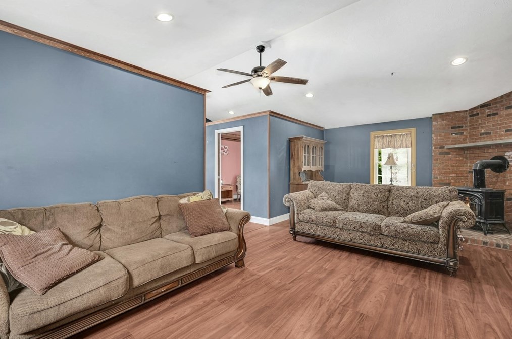 332 Old Coldbrook Rd, Barre MA 01005-9450 exterior