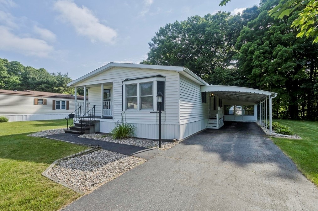 33 Clayton Dr, Springfield, MA 01107