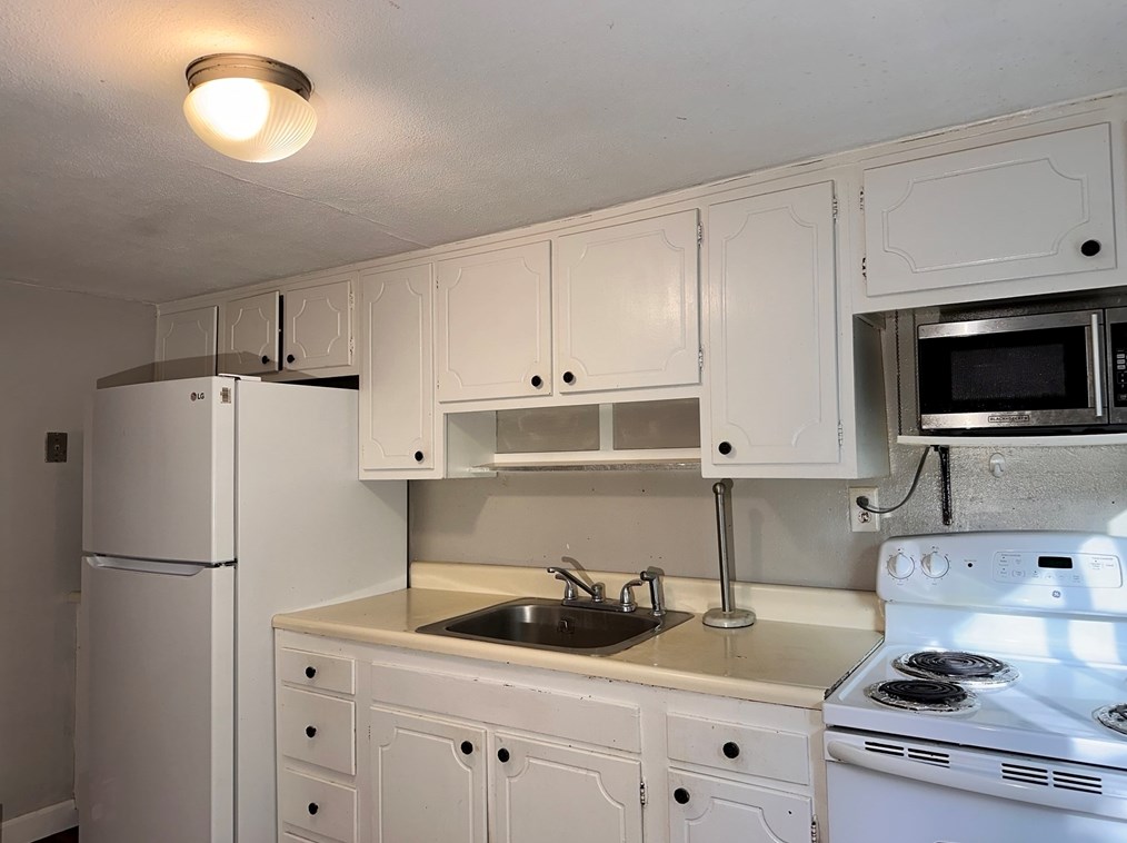 72 Bryon Rd, Roxbury-Xing, MA 02467 exterior