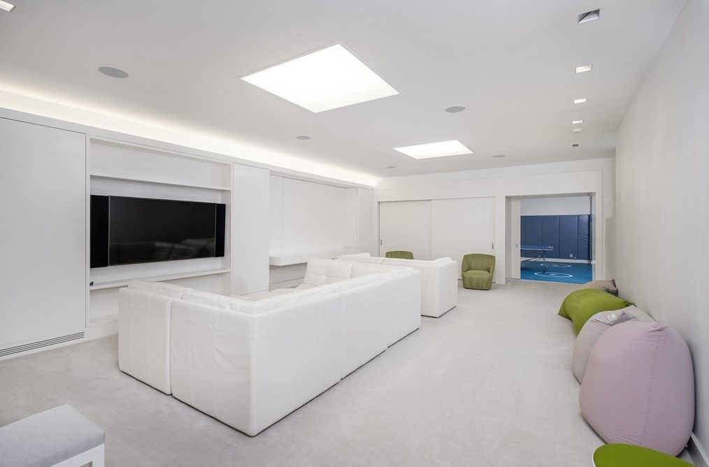 70 Possum Rd, Weston MA 02493-2318 exterior