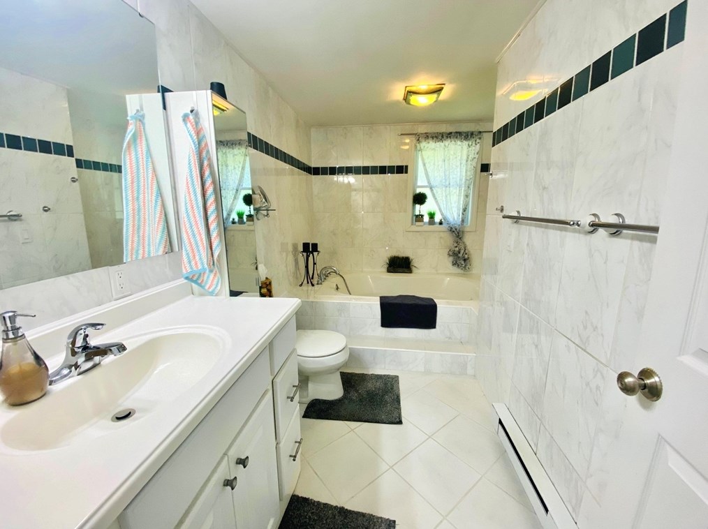 5 Circle Dr, Wilbraham MA 01095-1853 exterior