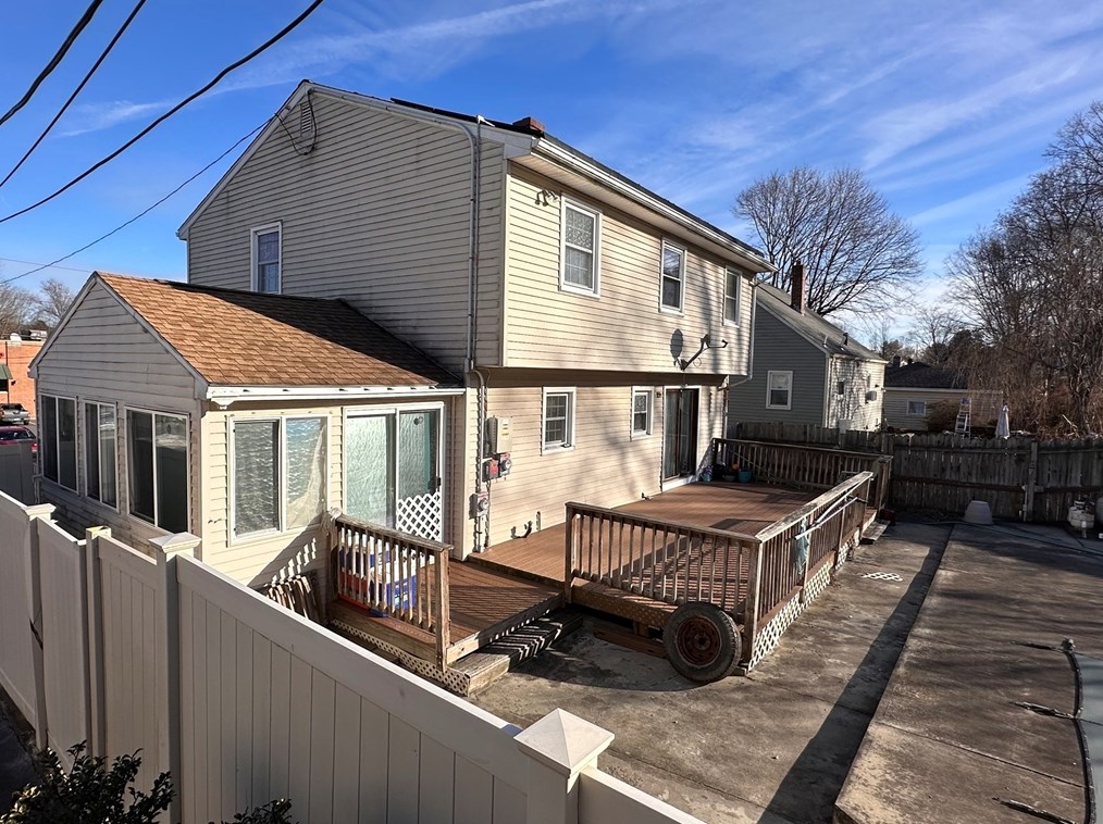 6 Hillside Ave, Webster, MA 01570-1725