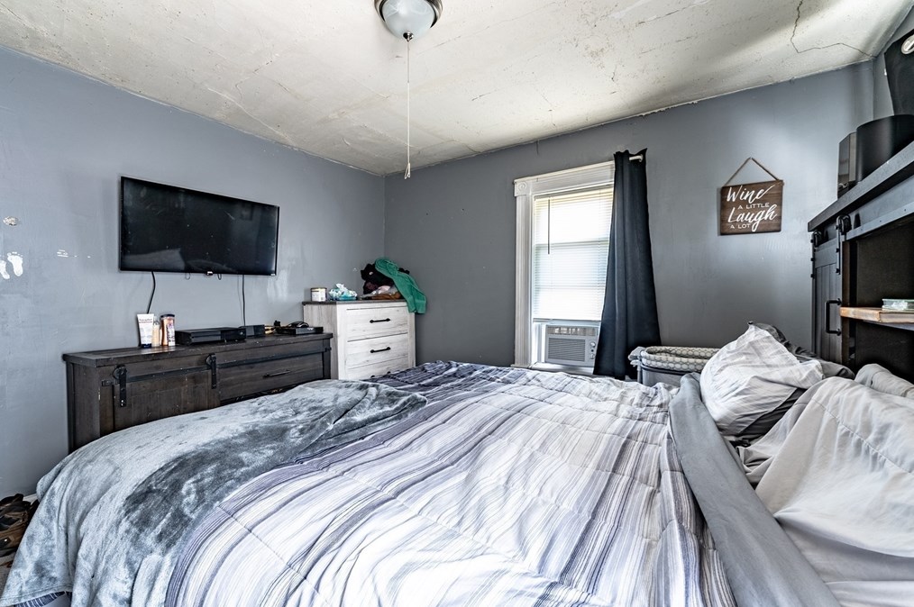 42 George St, West Springfield MA 01089-3414 exterior