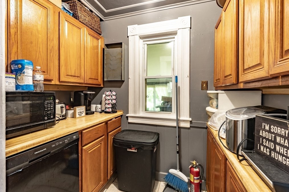 42 George St, West Springfield MA 01089-3414 exterior