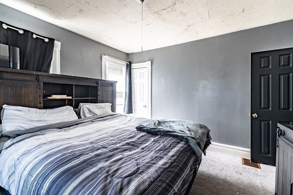 42 George St, West Springfield MA 01089-3414 exterior