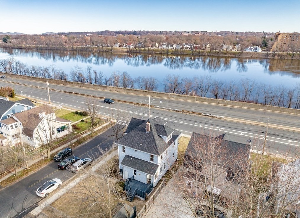 80 Riverdale St, West Springfield MA 01089-4619 exterior