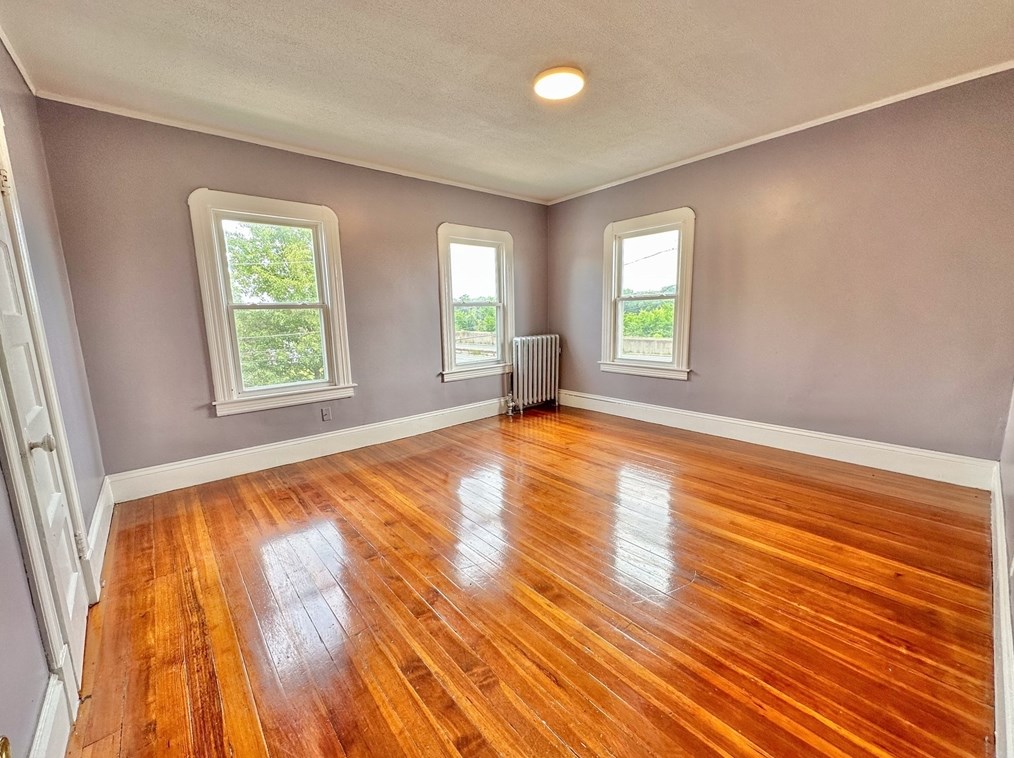 80 Riverdale St, West Springfield MA 01089-4619 exterior