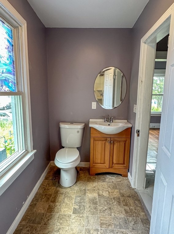 80 Riverdale St, West Springfield MA 01089-4619 exterior