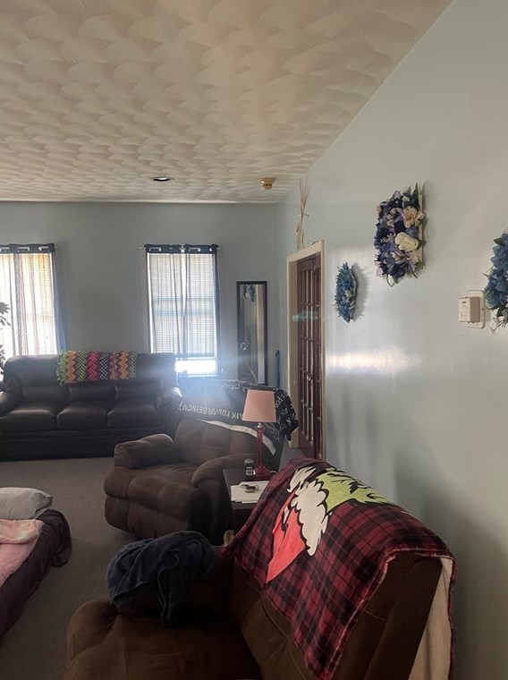 2020 Lakeview Ave, Dracut MA 01826-3272 exterior