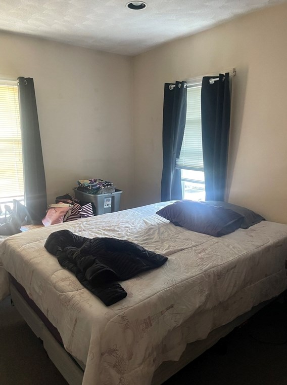 2020 Lakeview Ave, Dracut MA 01826-3272 exterior