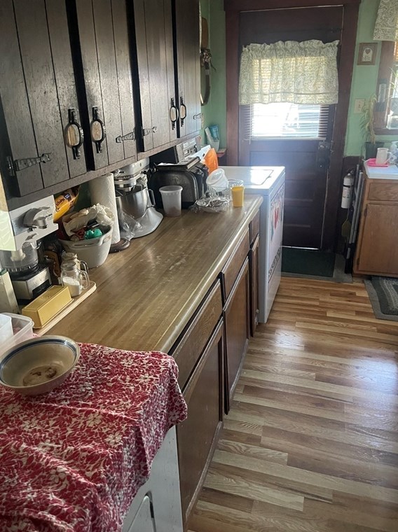 2020 Lakeview Ave, Dracut MA 01826-3272 exterior