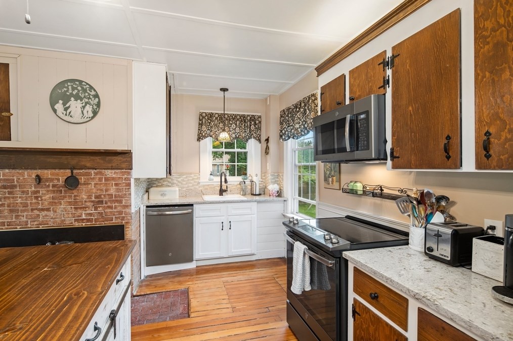 777 St, East Bridgewater MA 02324-2403 exterior